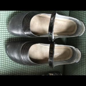 EUC Naot Kirei w/box sz 40